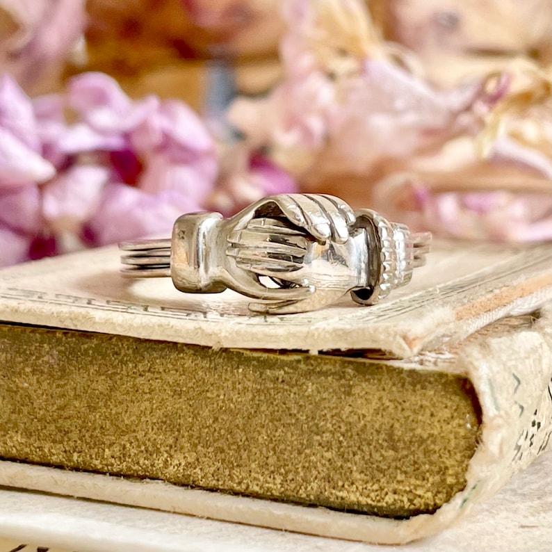 Vintage Gimmel-Fede-Ring mit verborgenem Herzdesign