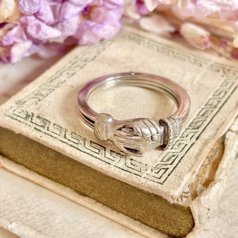 Vintage Gimmel-Fede-Ring mit verborgenem Herzdesign