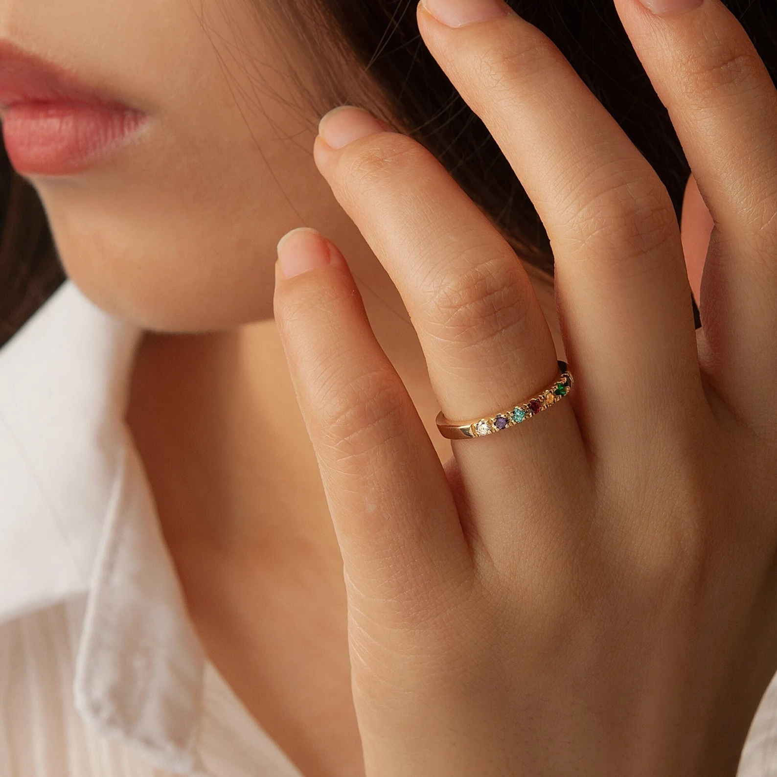 Zarter Goldener Geburtsstein-Ring – Familienschmuck mit Bedeutung