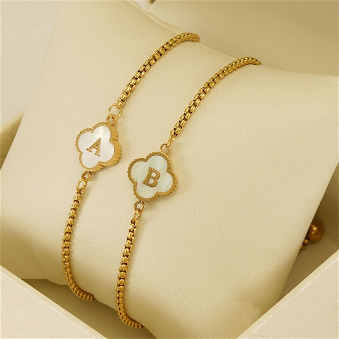 Personalisiertes Klee-Initialen-Armband