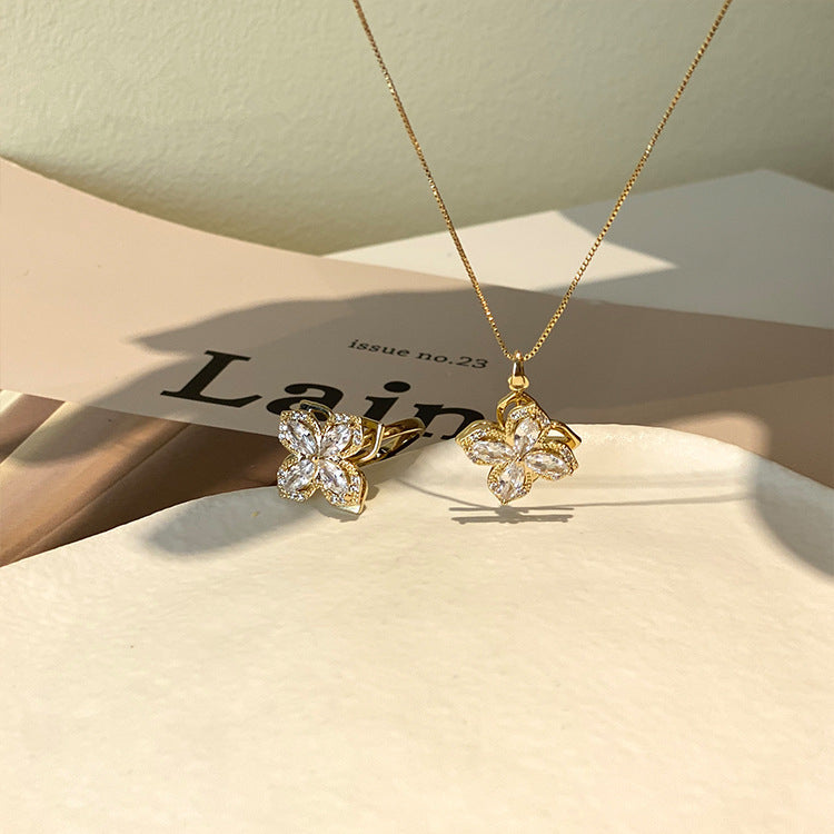 Rotierendes Kleeblatt Vier Zirkonia Ring & Halskette