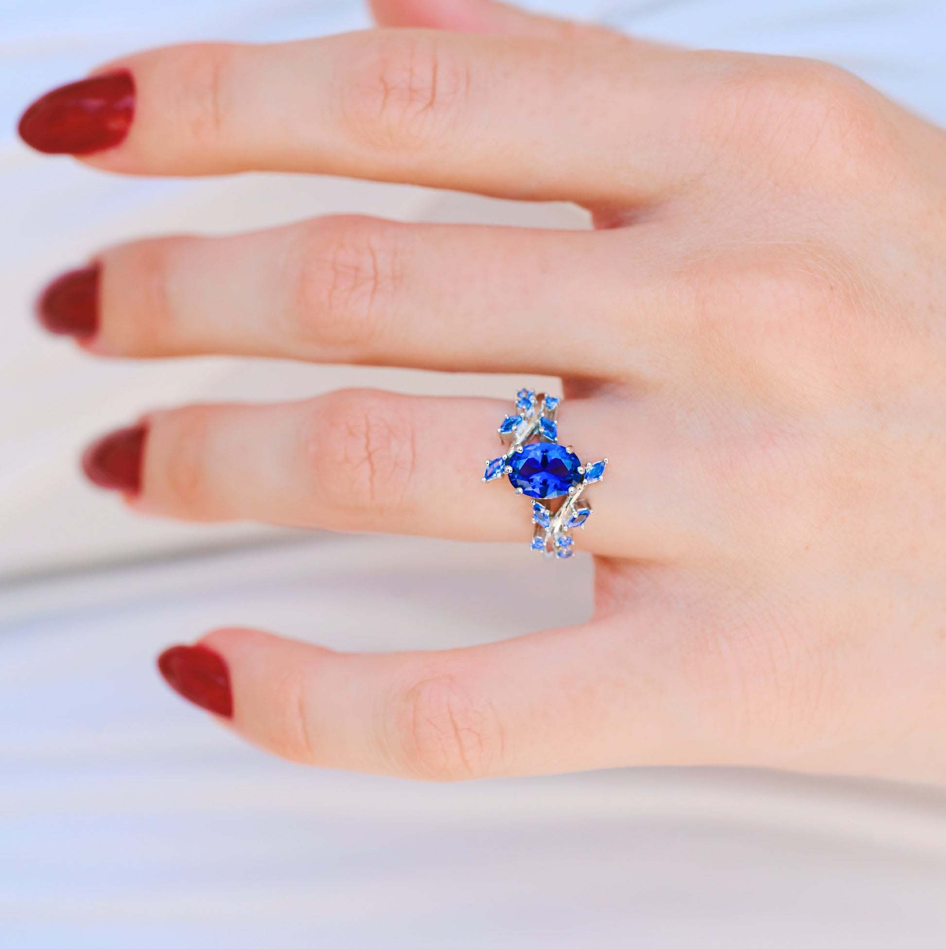 Kornblumen-Saphir-Ring – Naturinspiriertes Blattdesign
