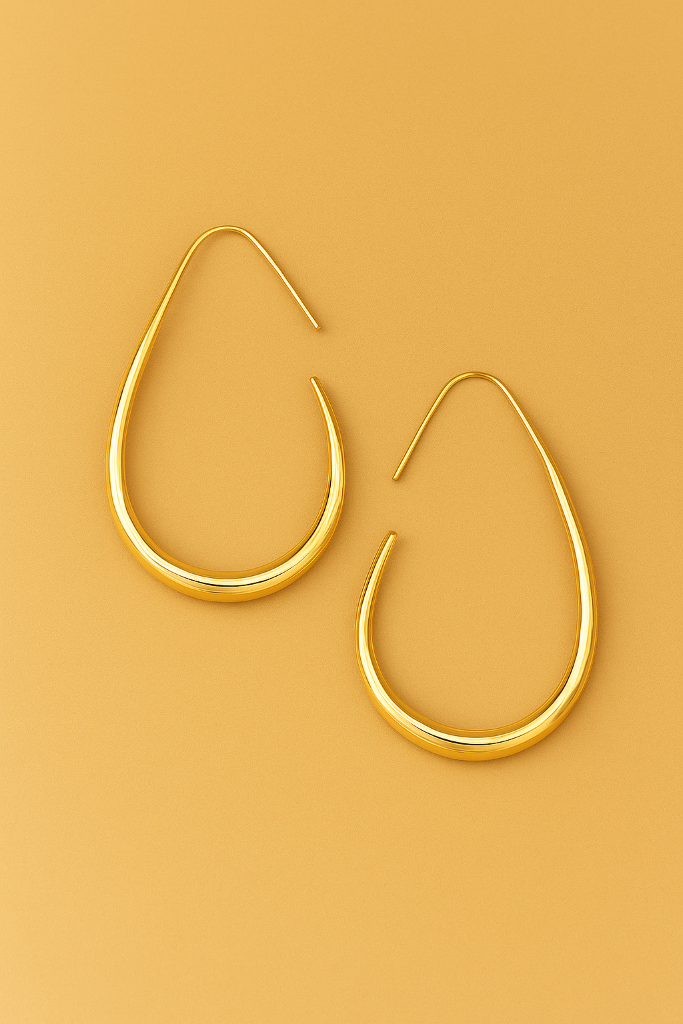 Minimalistischer tropfenförmiger Ohrring für elegante Anlässe