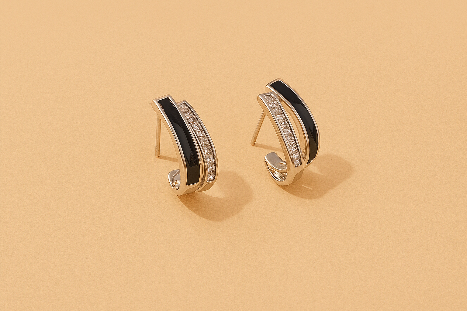 Elegante doppellagige Ohrringe in C-Form aus Gold