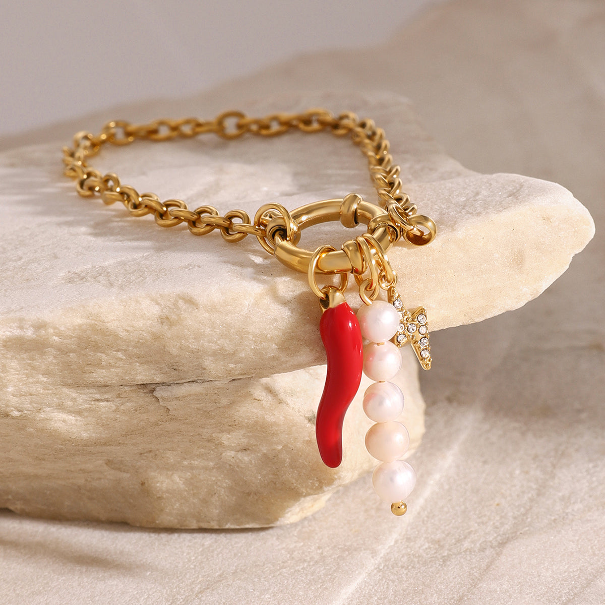 Chili-Charm-Armband in Gold