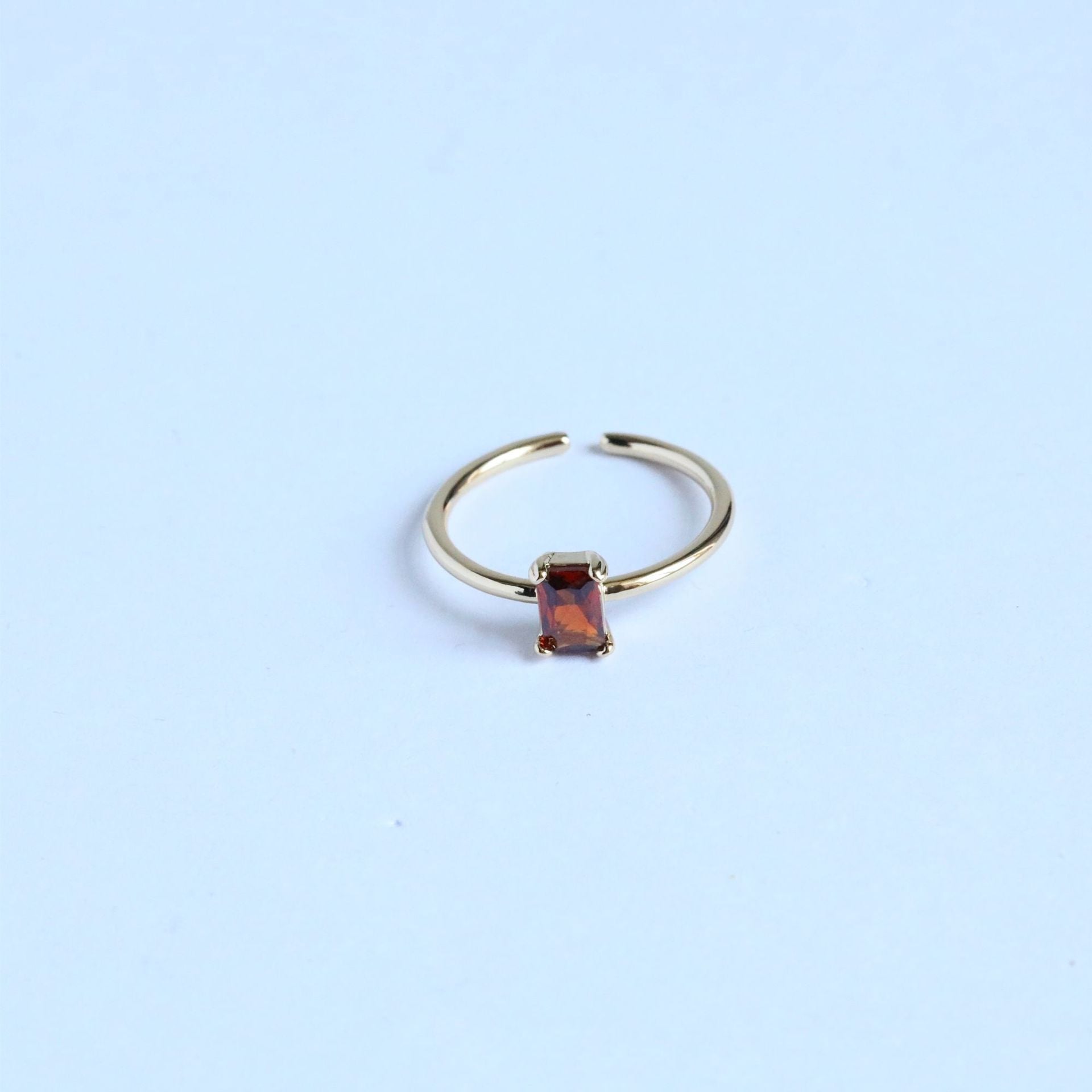 Eleganter Vintage-Geburtssteinring