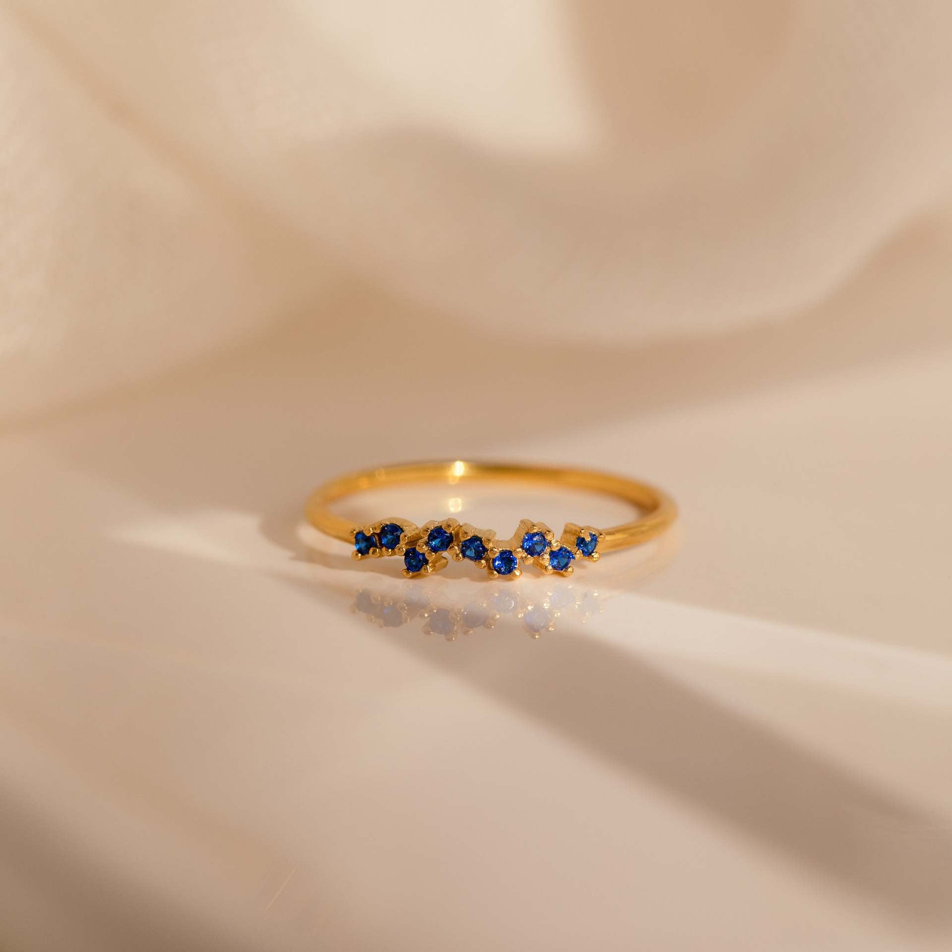 Schicker & Minimalistischer Geburtsstein-Ring