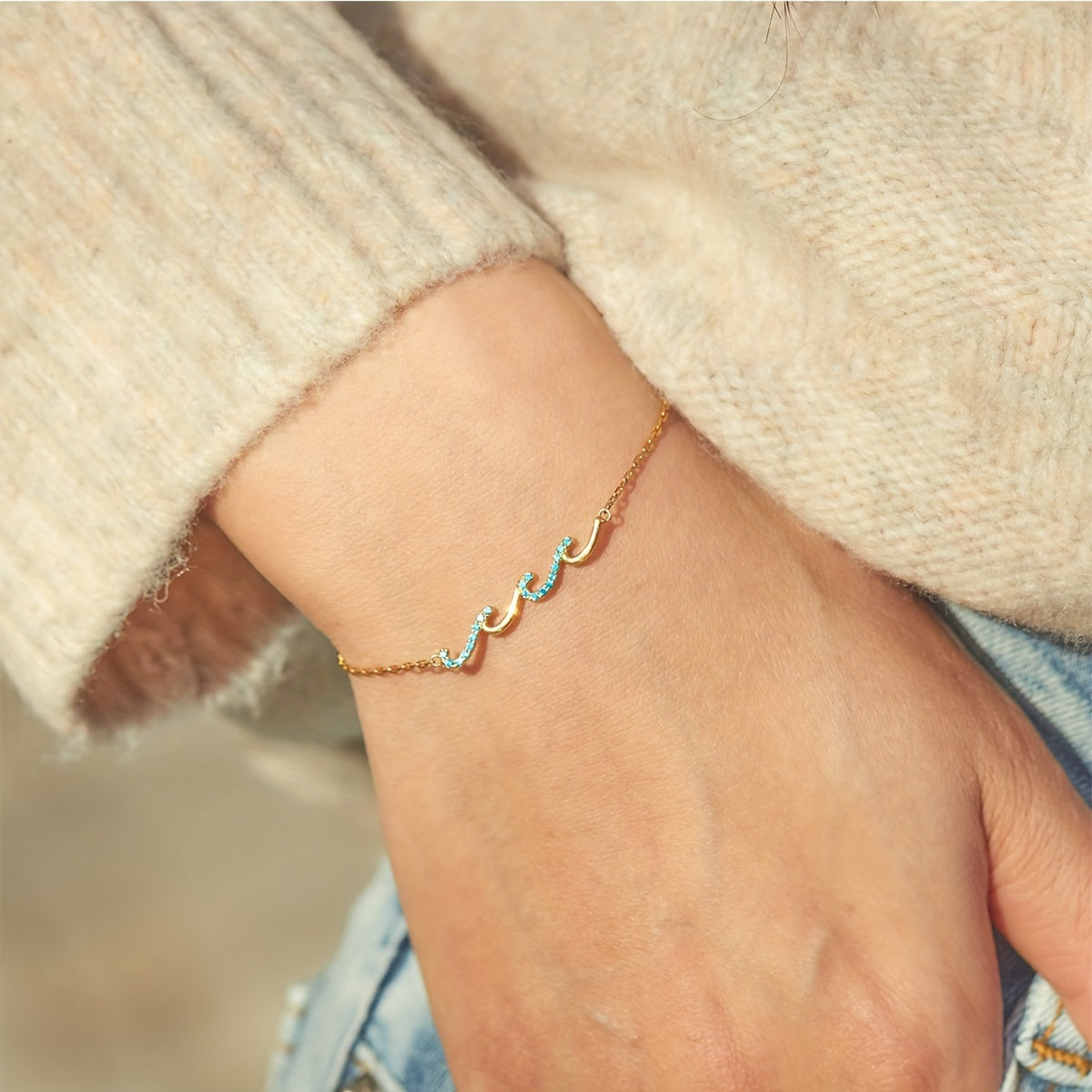 Blaues Wellenarmband - Boho-Eleganz mit funkelnden Cubic-Zirkonia