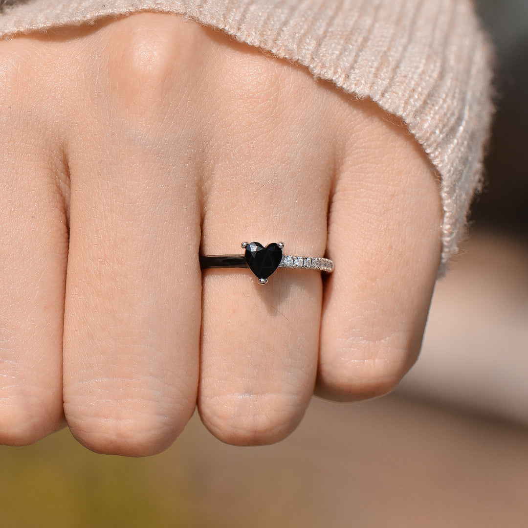 Schwarzer Emaille-Ring „Für den Frieden“ – Statement-Schmuckstück