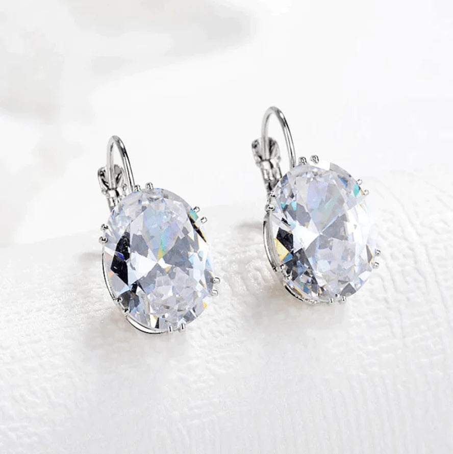 The Ivy Ohrringe im Ovalschliff