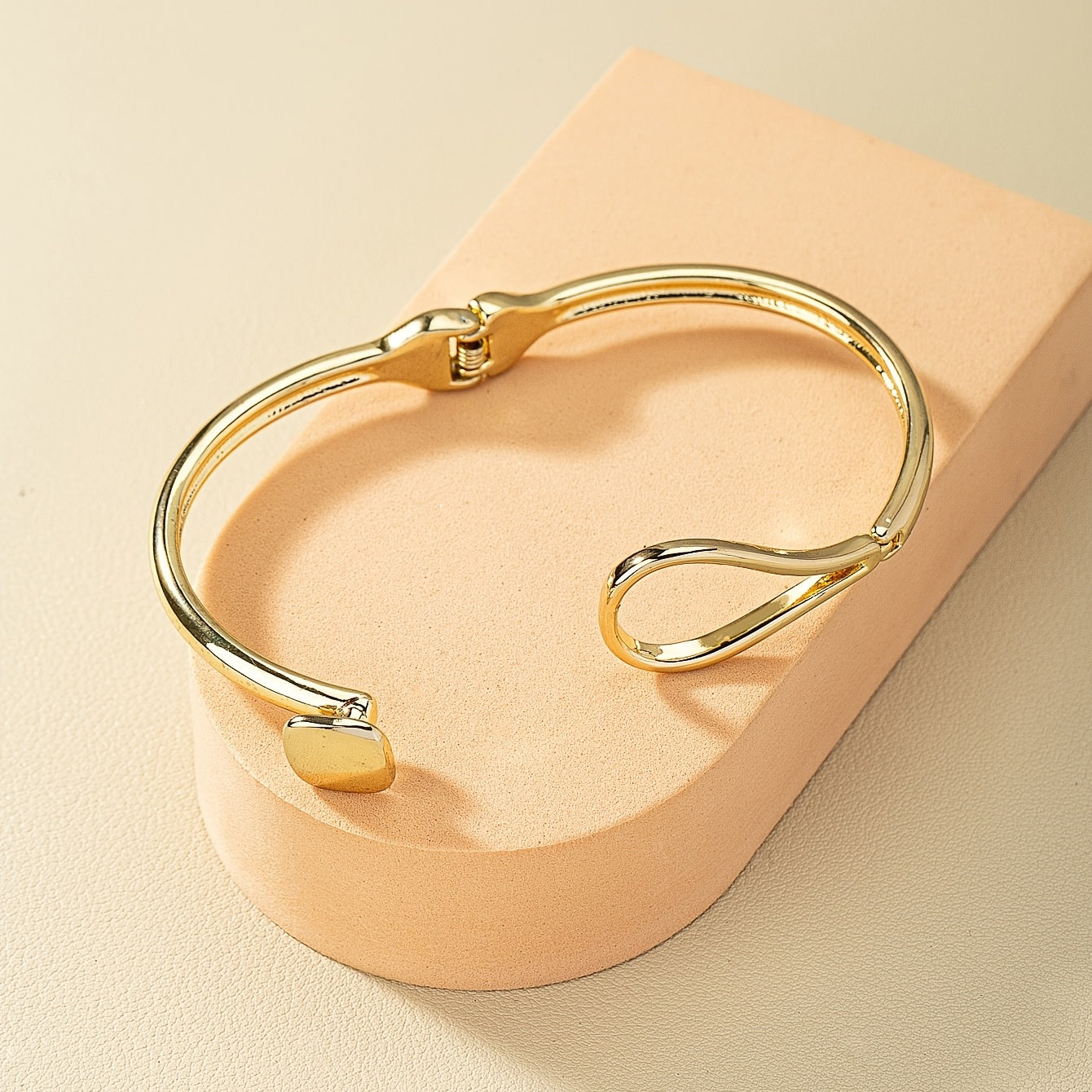 Minimalistisches vergoldetes Armband für Frauen