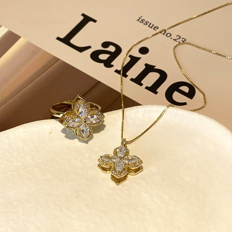 Rotierendes Kleeblatt Vier Zirkonia Ring & Halskette