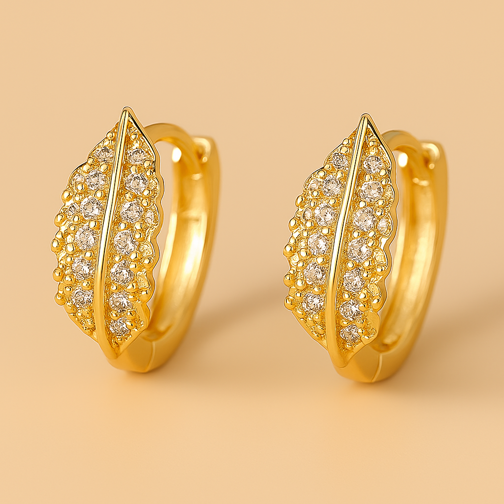Elegante Goldene Blatt-Creolen mit Zirkonia-Akzenten