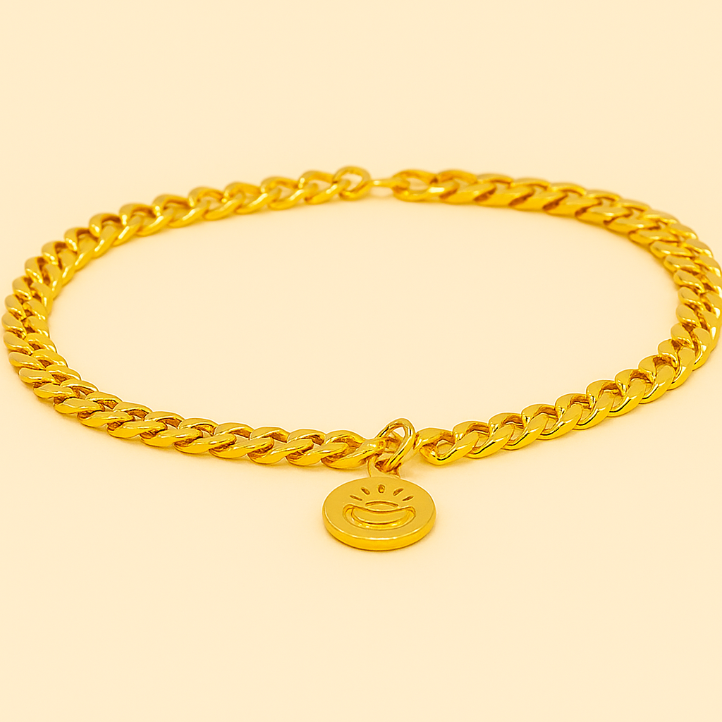 Elegantes goldfarbenes kubanisches Kettenarmband mit Münzanhänger