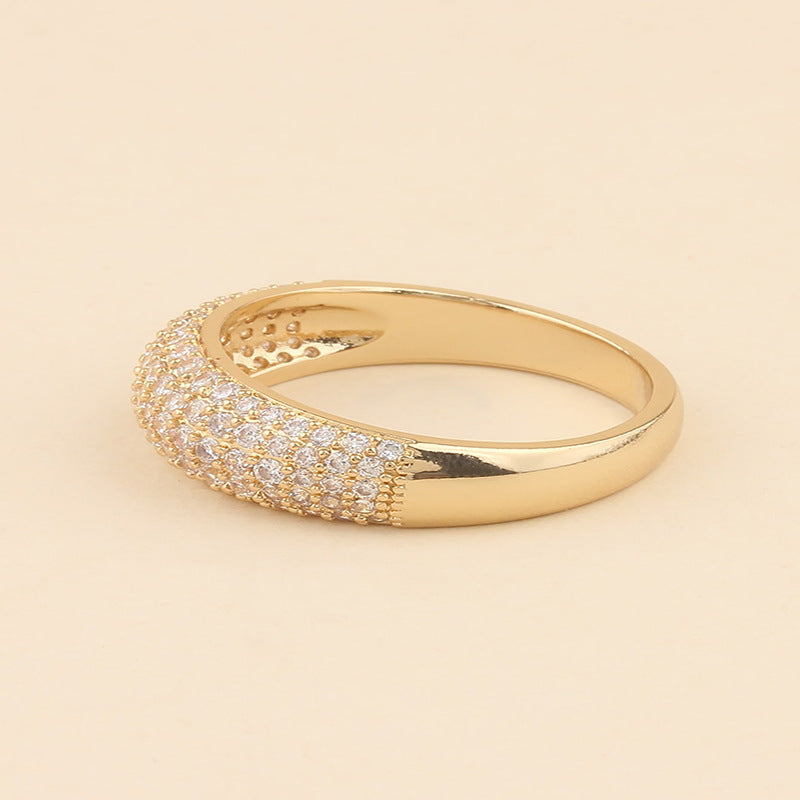 Goldring mit Kristallkuppel