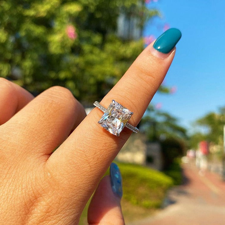 Der Sophy Ring im Smaragdschliff