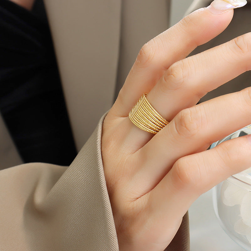 Vera Gold Ring mit offener Spitze