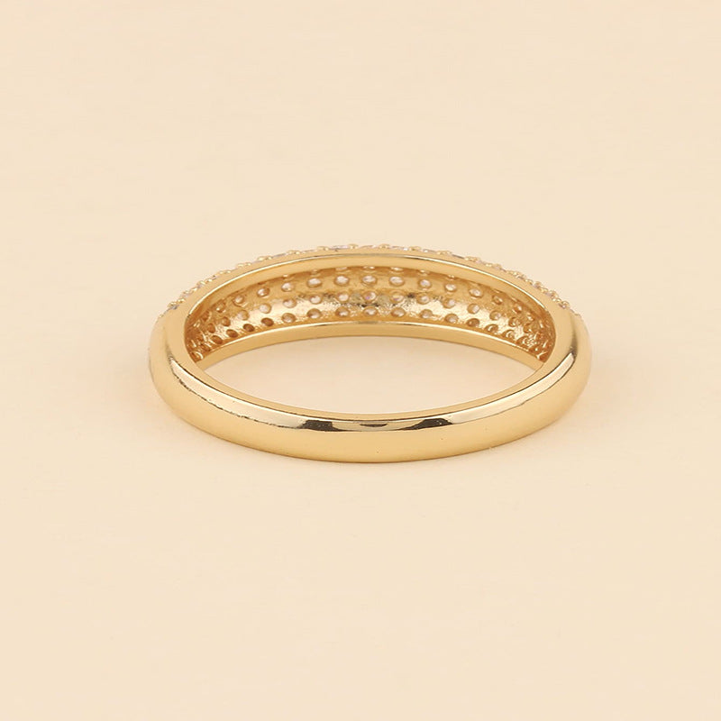 Goldring mit Kristallkuppel