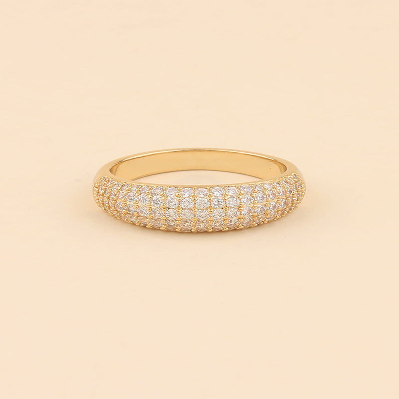 Goldring mit Kristallkuppel